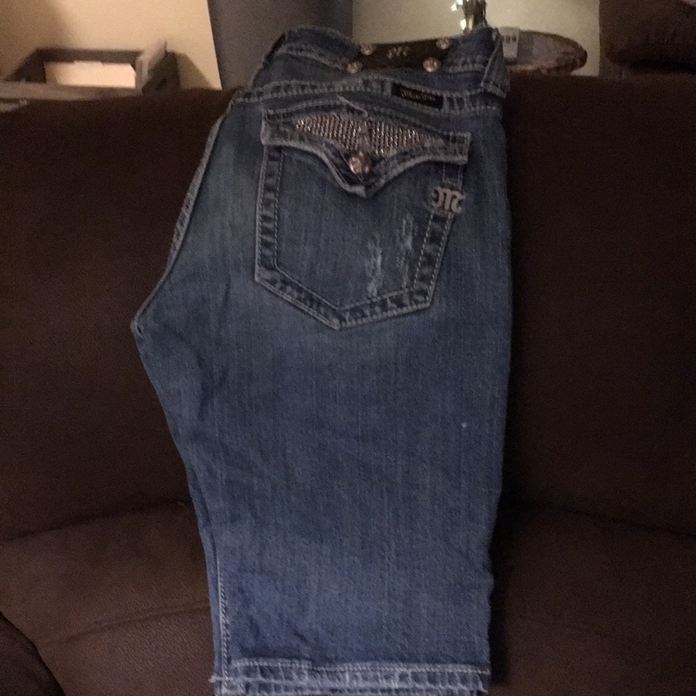 Miss Me distressed Bermuda’s size 30